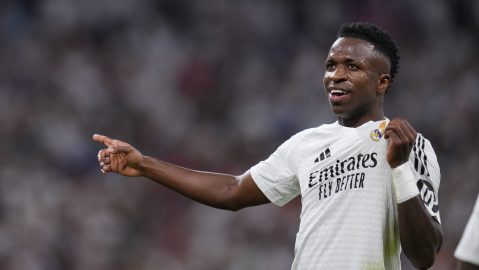 Real Madrid's Vinicius Junior, left, celebrates after he scored his team's third goal against Espanyol during a Spanish La Liga soccer match at Santiago Bernabeu stadium in Madrid, Spain, Saturday, Sept. 21, 2024. (AP Photo/Manu Fernandez)