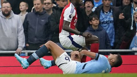 Manchester City's Rodri is injured next to Arsenal's Thomas Partey during the English Premier League soccer match between Manchester City and Arsenal at the Etihad stadium in Manchester, England, Sunday, Sept. 22, 2024. (AP Photo/Dave Thompson)