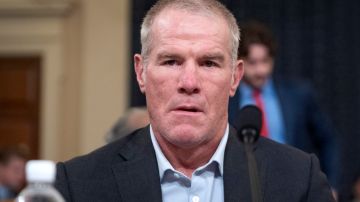 Brett Favre durante su comparecencia ante la justicia de Estados Unidos.