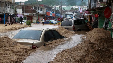 Huracán John causa al menos 23 muertos, entre edificios colapsados en estado mexicano de Guerrero