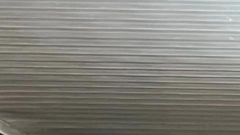 Una foto difundida por la policía el sábado por la noche parecía mostrar una camioneta oscura estacionada cerca de un escenario dentro del recinto en Arizona.