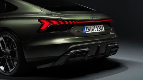 Audi añade al RS e-tron GT una fibra de carbono camuflada