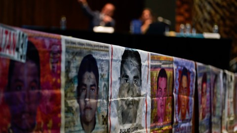 Con desencanto y enojo, familiares de Ayotzinapa acusan abandono del Gobierno mexicano