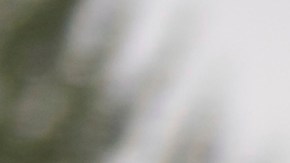 Miembros del sindicato internacional de maquinistas aeroespaciales se dirigen a votar sobre una oferta de contrato del fabricante de aviones Boeing.