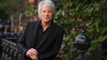 El cantante Bon Jovi evita que una mujer salte de un puente