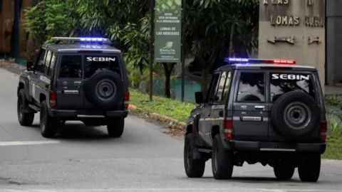 Fuerzas de Venezuela rodean la embajada argentina en Caracas.