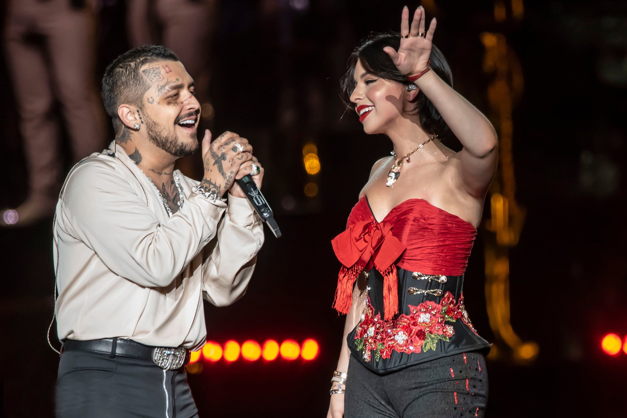 Christian Nodal y Ángela Aguilar presumen su amor en un concierto en  California - La Opinión