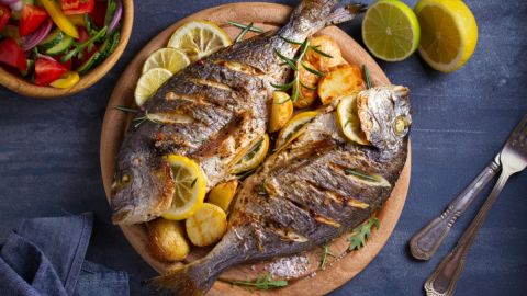 Comer pescado durante el embarazo podría reducir el riesgo de autismo en un 20%