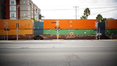 Un tren de la Union Pacific bloqueó el paso por horas. (Fotos Oficina Kevin de León)