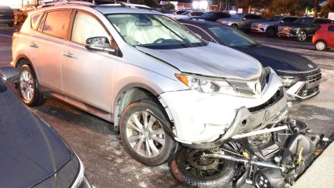 La joven de Florida fue acusada de abandonar un accidente con graves daños corporales y de alterar pruebas en un proceso penal.