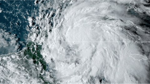 Huracán Helene se dirige hacia Florida, donde se espera alcance categoría 4 cuando toque tierra