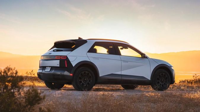 Hyundai Ioniq 5 XRT 2025 de perfil