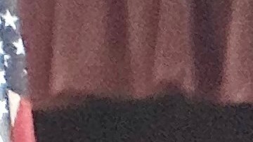 El concejal Kevin de Leon e Ysabel Jurado en el debate por el distrito 14 del Concejo de Los Angeles.