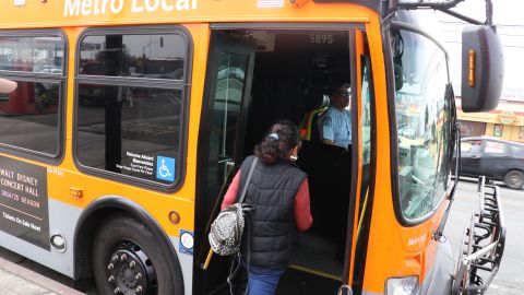 Algunos pasajeros dijeron que luego buscan otras alternativas al transporte público para llegar a su destino.