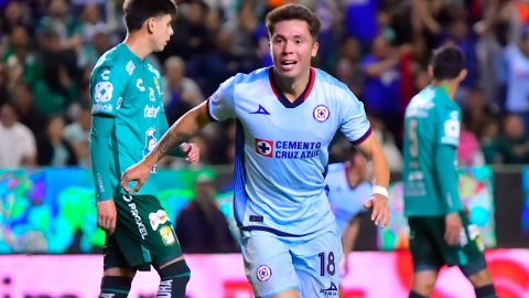 León, Guanajuato. 21 de febrero de 2024. Rodrigo Huescas en festejo de gol, durante el partido correspondiente a la jornada 9 del torneo Clausura 2023 de la Liga BBVA MX, entre los esmeraldas del León y la máquina celeste del Cruz Azul, disputado en el estadio León. Foto: Imago7/ Ramón Balandrán