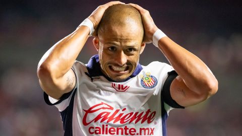 Tijuana, Baja California. 12 de Julio de 2024. Javier Hernández "Chicharito" en lamento, durante el partido correspondiente a la jornada 2 del torneo Apertura 2024 de la Liga BBVA MX, entre los Xolos de Tijuana y Chivas rayadas de Guadalajara, celebrado en el estadio caliente. Foto: Imago7/Alejandro Gutiérrez Mora