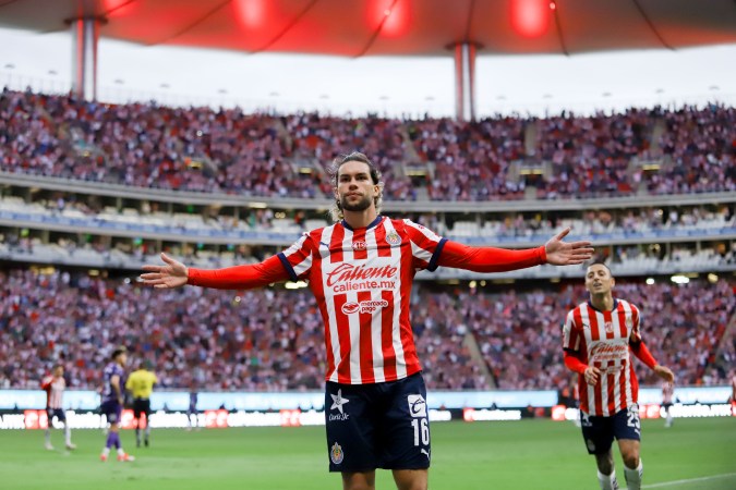 Guadalajara, Jalisco a 20 de Julio del 2024. Cade Cowell en festejo de gol, durante el partido correspondiente a la jornada 4 del torneo Apertura 2024 de la Liga BBVA MX, entre las Chivas rayadas de Guadalajara y los Cañoneros de Mazatlán FC, celebrado en el estadio Akron. Foto: Imago7/