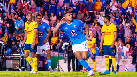 Ciudad de México, 31 de agosto de 2024. Giorgos Giakoumakis en festejo de gol, durante el partido correspondiente a la jornada 6 del torneo Apertura 2024 de la Liga BBVA MX, entre la Máquina Celeste del Cruz Azul y las Águilas del América, realizado en el estadio Ciudad de los Deportes. Foto: Imago7 / Diego Padilla