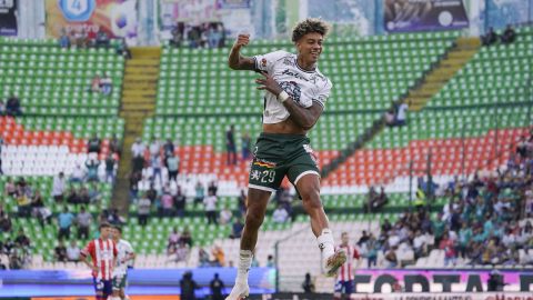 León, Guanajuato. 21 de Septiembre de 2024. Jhonder Cadiz en festejo de gol , durante el partido correspondiente a la jornada 9 del torneo Apertura 2024 de la Liga BBVA MX, entre los esmeraldas del Club León y los Potosinos del Atlético de San Luis, disputado en el estadio León. Foto: Imago7/Sebastian Laureano Miranda