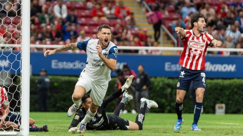 Guadalajara, Jalisco a 28 de septiembre del 2024. Lucas Ocampos en festejo de gol anulado, durante el partido correspondiente a la jornada 10 del torneo Apertura 2024 de la Liga BBVA MX, entre las Chivas rayadas de Guadalajara y rayados de Monterrey, celebrado en el estadio Akron. Foto: Imago7/ Hugo Ramírez