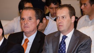 México, D.F., 06 de septiembre de 2012.- América Móvil, grupo empresarial representada por Arturo Elías Ayub así como Grupo Pachuca y el Club de fútbol León, encabezados por el empresario Jesús Martínez, anunciaron esta mañana durante una conferencia de prensa la adquisición del 30% de acciones de los equipos de fútbol por parte del grupo empresarial que encabeza Carlos Slim. Ésto se realizó en un conocido museo de la zona de Polanco.