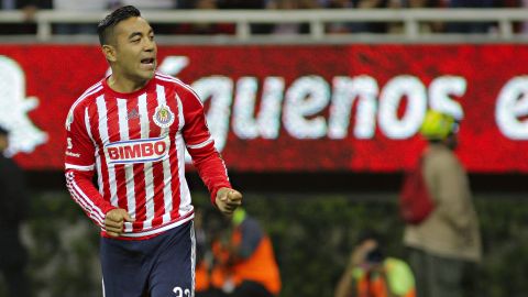 Marco Fabián con la camiseta de las Chivas.