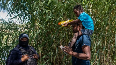 Migrantes en México piden a Sheinbaum libre tránsito y trato digno