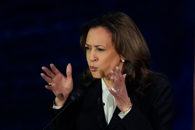 Trump y Harris protagonizan choque por el aborto y los derechos reproductivos