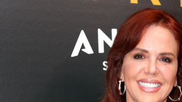 Izquierda: María Celeste Arrarás en el pre estreno de "Cabrini". Derecha: Raúl "El Gordo" de Molina (El Gordo y la Flaca) en la alfombra del upfront de la cadena TelevisaUnivision