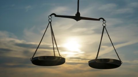 Libra es el signo del zodiaco representado por la balanza y el equilibrio.
