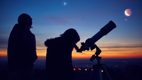 La Luna y Marte forman una conjunción en el firmamento.