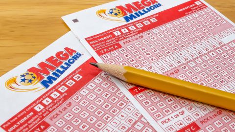 Persona gana $800 millones en Mega Millions: los números ganadores