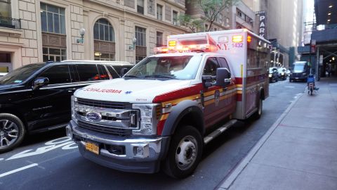 El hombre que robó la ambulancia en Nueva York fue arrestado por la policía.