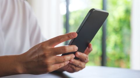 OMS: no hay relación del cáncer con el uso de teléfonos móviles