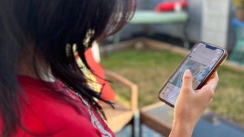 Nueva ley pone límites al uso de smartphones en las escuela de California.