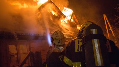Hasta el momento se desconoce la causa del incendio registrado en la casa Philadelphia, pero los bomberos dijeron que no hallaron detectores de humo en la estructura.