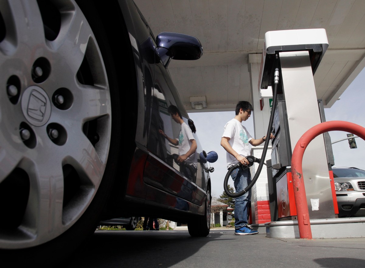 California seeks measures to reduce fuel prices