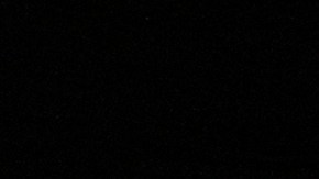 La gente observa el debate entre Harris y Trump en una pantalla en One Longfellow Square, el martes 10 de septiembre de 2024, en Portland.