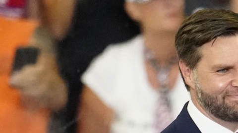 El candidato republicano a la vicepresidencia, J.D. Vance, y el expresidente Donald Trump.