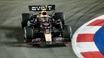 Sergio "Checo" Pérez durante el Gran Premio de Singapur este domingo en el circuito de Marina Bay.