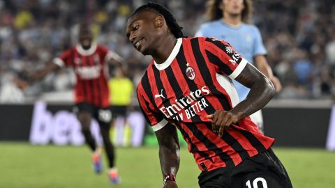 Rome (Italy), 31/08/2024.- Milan's Rafael Leao reactsafter scoring the goal during the Serie A soccer match between SS Lazio and AC Milan at the Olimpico stadium in Rome, Italy, 31 August 2024. (Italia, Roma) EFE/EPA/RICCARDO ANTIMIANI