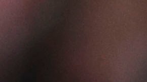 El portero mexicano Álex Padilla saludando a los aficionados en San Mamés después de la victoria del Athletic Club ante el Celta de Vigo.