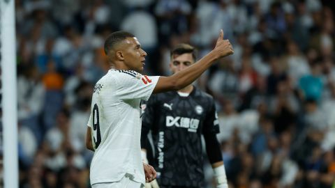 El astro francés Kylian Mbappé habría dejado atrás los problemas musculares en su pierna izquierda.