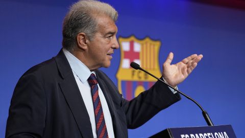 GRAFCAT7784. BARCELONA (ESPAÑA), 03/09/2024.- El presidente del FC Barcelona, Joan Laporta, durante la rueda de prensa en la que aseguró este martes que la entidad está "más fuerte que nunca" y advirtió que "mucho tendrán que trabajar los desestabilizadores de afuera para hacer tambalear una institución que pronto cumplirá 125 años de vida". EFE/ Alejandro García