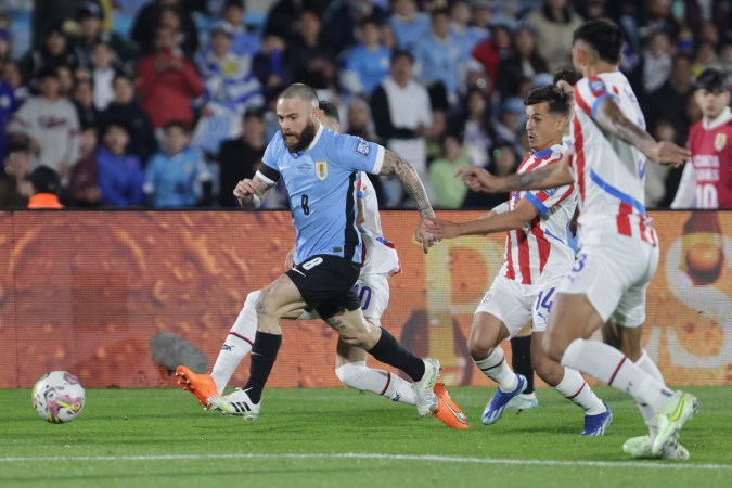 A pesar de ser el claro dominador del encuentro la Selección de Uruguay tuvo problemas para concretar peligro de cara al área paraguaya.
