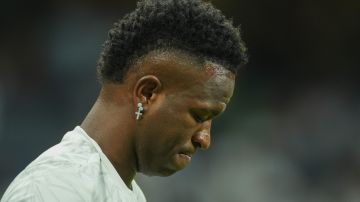 MADRID, 01/09/2024.- El delantero brasileño del Real Madrid, Vinicius Junior momentos antes del partido de LaLiga entre el Real Madrid y el Betis, este domingo en el estadio Santiago Bernabéu. EFE/ Borja Sánchez-Trillo