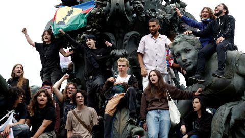 Las multitudinarias protestas contra el gobierno de Macron en Francia por la elección de Michel Barnier como nuevo primer ministro