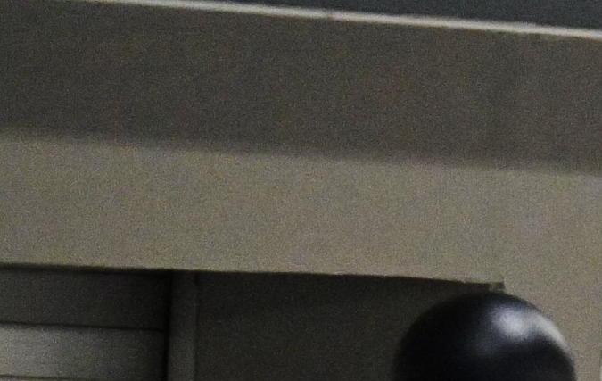 El mexicano Sergio "Checo" Pérez regresando al garaje de Red Bull después de no haber podido haber superado la Q2 en la sesión de este sábado en el circuito de Marina Bay.