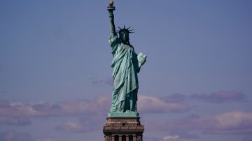 La Estatua de la Libertad en Nueva York es un símbolo mundial porque ha acogido a millones de emigrantes a EE.UU: