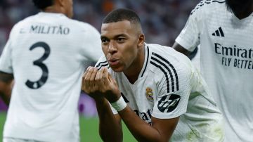 El francés Kylian Mbappé celebrando la anotación con la que abrió el marcador este martes en el Santiago Bernabéu.